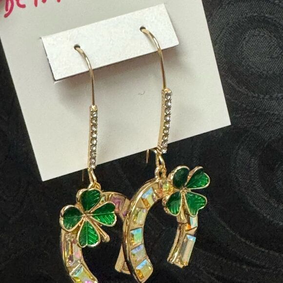 Betsey johnson  horseshoe  shamrock earrings - Picture 7 of 10